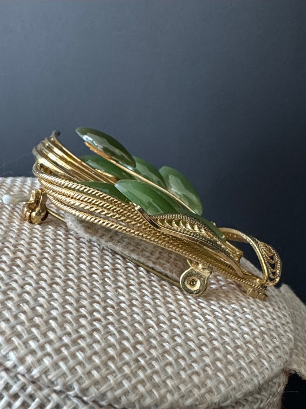 VTG MCM Gold-Tone Spray Floral Brooch, Nephrite Jade 1960s Retro - Picture 2 of 4